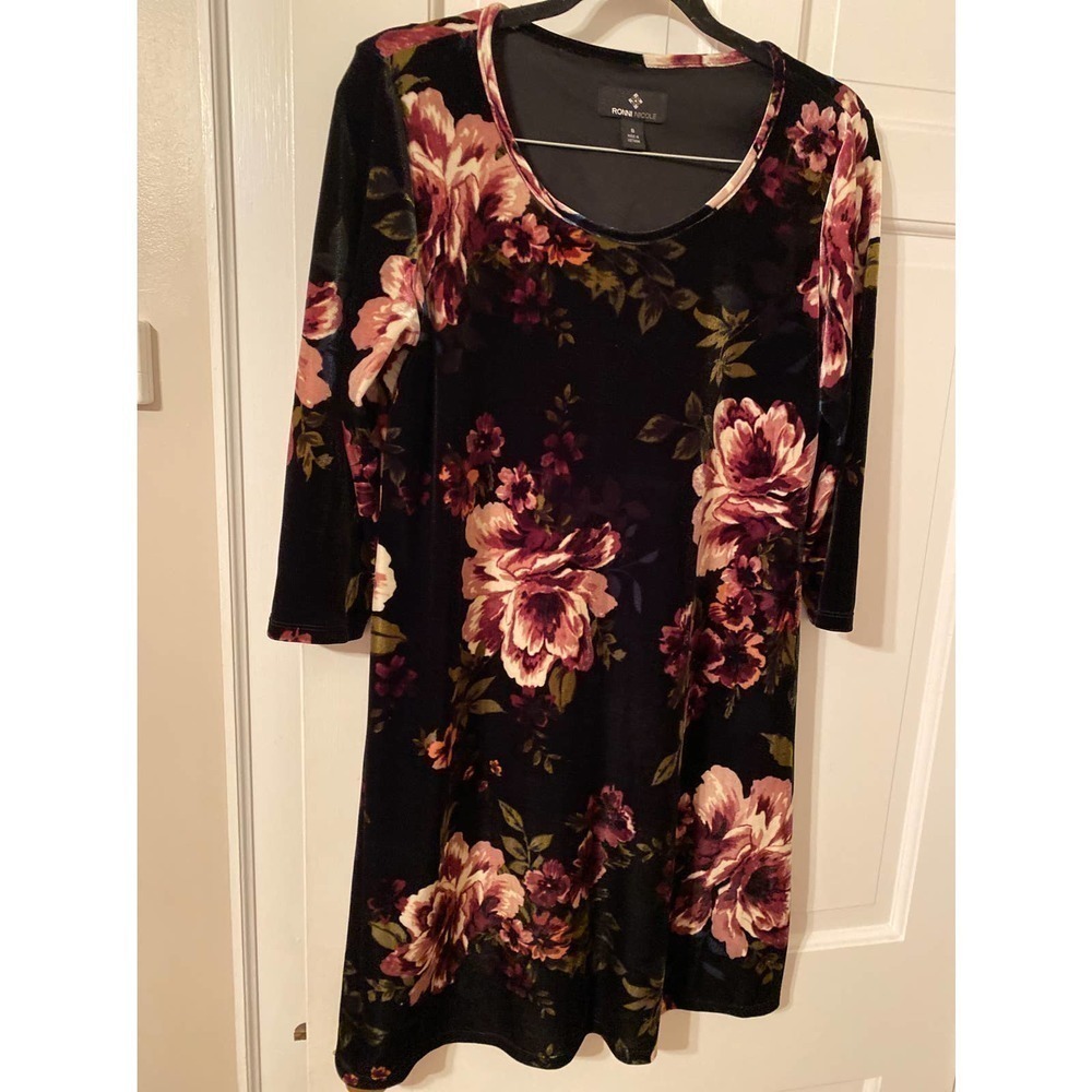 𝅺RONNI Nicole velvet dress